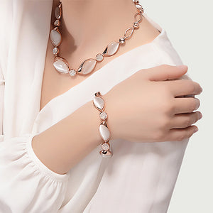 Fashion Bracelet with White Austrian Element Crystal Sand Fashion Cat's Eye
