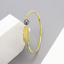 Load image into Gallery viewer, 925 Sterling Silver Plated Gold Fashion Simple Feather Black Freshwater Pearl Bangle