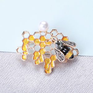 Fashion and Lovely Plated Gold Bee Honeycomb Imitation Pearl Brooch with Cubic Zirconia