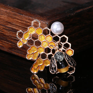 Fashion and Lovely Plated Gold Bee Honeycomb Imitation Pearl Brooch with Cubic Zirconia
