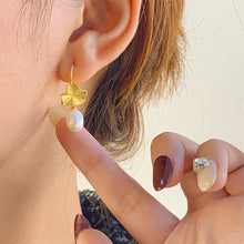 Load image into Gallery viewer, 925 Sterling Silver Plated Gold Fashion Temperament Lotus Leaf Freshwater Pearl Earrings