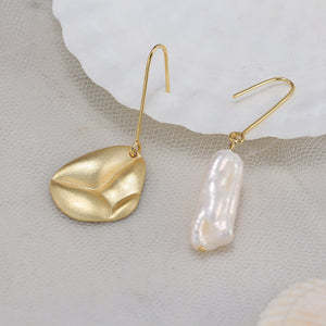925 Sterling Silver Plated Gold Fashion and Personality Geometric Freshwater Pearl Asymmetrical Earrings