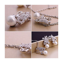 Load image into Gallery viewer, Pretty Butterfly Pendant with Silver Austrian Element Crystal and White Fashion Pearl