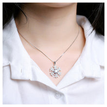 Load image into Gallery viewer, 925 Sterling Silver Snowflake Pendant with White Cubic Zircon and Necklace