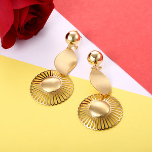 Gold Openwork Flower Earrings