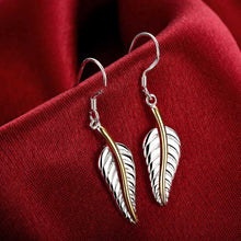 Load image into Gallery viewer, Simple Feather Earrings