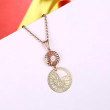 Load image into Gallery viewer, Elegant Flower Pendant with Necklace