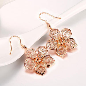 Elegant Fashion Plated Rose Gold Flower Pierced Earrings - Glamorousky