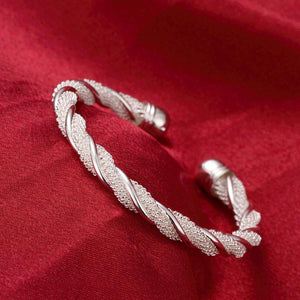 Simple and Fashion Geometric Twisted Rope Bangle - Glamorousky