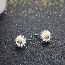 Load image into Gallery viewer, 925 Sterling Silver Simple Little Daisy Stud Earrings - Glamorousky