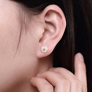 925 Sterling Silver Simple Little Daisy Stud Earrings - Glamorousky