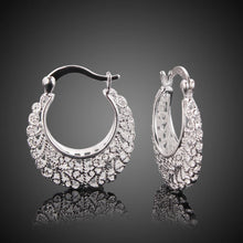 Load image into Gallery viewer, Fashion Elegant Openwork Carved Geometric Earrings - Glamorousky