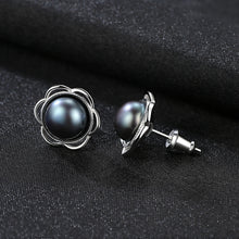 Load image into Gallery viewer, 925 Sterling Silver Simple Elegant Flower Black Freshwater Pearl Stud Earrings
