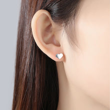 Load image into Gallery viewer, 925 Sterling Silver Simple Romantic Heart-shaped Stud Earrings