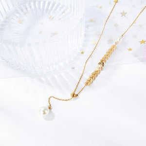 Simple and Fashion Plated Gold Leaf Titanium Steel Necklace with Imitation Pearls