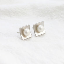 Load image into Gallery viewer, 925 Sterling Silver Fashion Simple Geometric Square Freshwater Pearl Stud Earrings