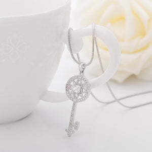 Fashion and Elegant Pattern Key Pendant with Cubic Zirconia and Necklace