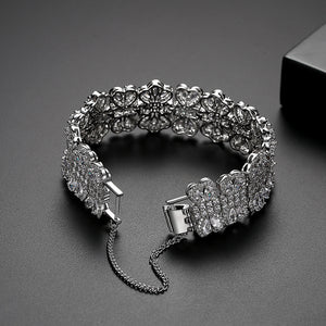 Fashion and Elegant Geometric Pattern Bracelet with Cubic Zirconia 17cm
