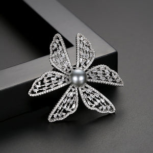 Fashion Simple Flower Imitation Pearl Brooch with Cubic Zirconia