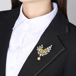 Fashion and Elegant Plated Gold Leaf Champagne Imitation Pearl Brooch with Cubic Zirconia