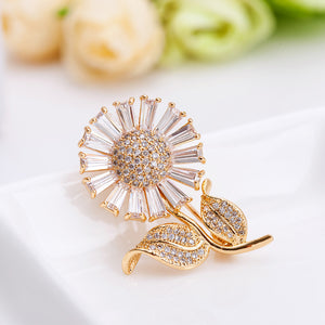 Fashion and Elegant Plated Gold Flower Brooch with Cubic Zirconia