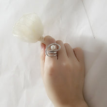 Load image into Gallery viewer, 925 Sterling Silver Simple Personality Geometric White Freshwater Pearl Adjustable Ring