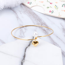 Load image into Gallery viewer, Simple and Romantic Plated Gold Heart-shaped Imitation Pearl 316L Stainless Steel Bangle