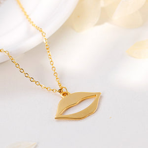 Fashion Creative Plated Gold Lips 316L Stainless Steel Pendant with Necklace