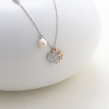 Load image into Gallery viewer, 925 Sterling Silver Fashion Four-leafed Clover Cubic Zirconia Pendant with Freshwater Pearls and Necklace
