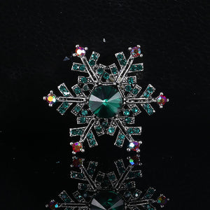 Fashion Bright Snowflake Brooch with Green Cubic Zirconia