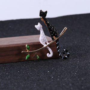 Fashion Simple Plated Gold Black and White Cat Brooch