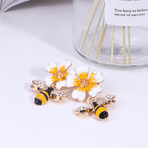 Fashion and Lovely Plated Gold Bee Flower Brooch with Cubic Zirconia