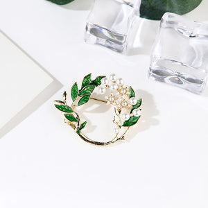 Fashion and Elegant Plated Gold Enamel Gardenia Imitation Pearl Brooch