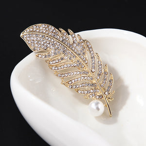 Fashion and Elegant Plated Gold Feather Imitation Pearl Brooch with Cubic Zirconia