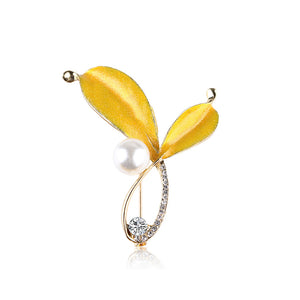 Fashion and Elegant Plated Gold Yellow Leaf Imitation Pearl Brooch with Cubic Zirconia
