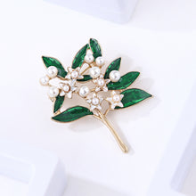 Load image into Gallery viewer, Fashion and Elegant Plated Gold Gardenia Flower Imitation Pearl Brooch