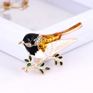 Fashion and Elegant Plated Gold Magpie Brooch with Cubic Zirconia