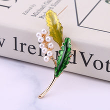 Load image into Gallery viewer, Simple Temperament Plated Gold Enamel Flower Brooch with Imitation Pearls