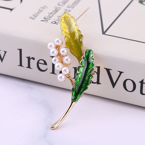 Simple Temperament Plated Gold Enamel Flower Brooch with Imitation Pearls