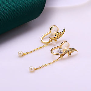 925 Sterling Silver Plated Gold Simple Creative Moon Star Tassel Freshwater Pearl Ear Clip with Cubic Zirconia