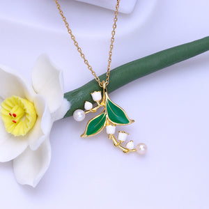 925 Sterling Silver Plated Gold Fashion and Elegant Lily-of-the-valley Leaf Pendant with Freshwater Pearls and Necklace