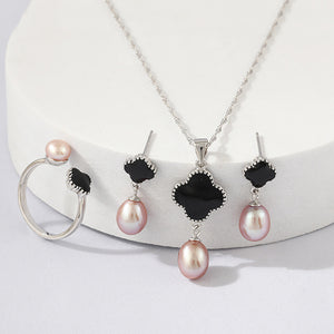 925 Sterling Silver Fashion and Elegant Four-leafed Clover Freshwater Pearl Pendant with Cubic Zirconia and Necklace