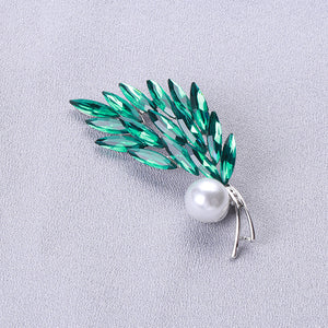 Fashion and Elegant Wheat Imitation Pearl Brooch with Green Cubic Zirconia