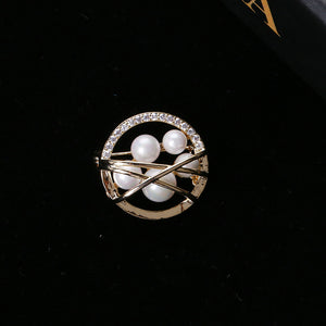 Fashion and Simple Plated Gold Hollow Pattern Geometric Round Imitation Pearl Brooch with Cubic Zirconia