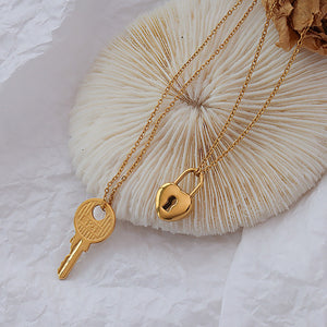 Fashion Simple Plated Gold 316L Stainless Steel Lock Pendant with Necklace