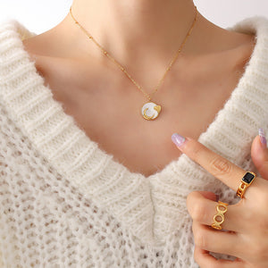 Fashion Simple Plated Gold 316L Stainless Steel Heart Moon Pendant with White Shell and Necklace