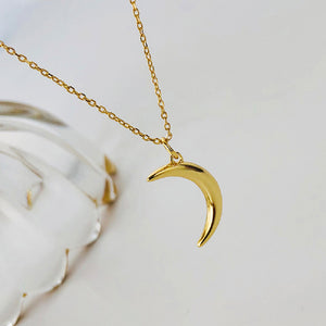 925 Sterling Silver Plated Gold Simple Fashion Moon Pendant with Necklace