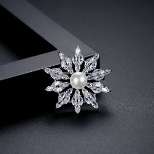 Fashion Simple Snowflake Imitation Pearl Brooch with Cubic Zirconia