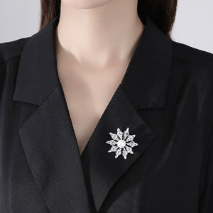Fashion Simple Snowflake Imitation Pearl Brooch with Cubic Zirconia