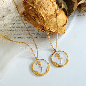 Fashion Elegant Plated Gold 316L Stainless Steel Rose Pattern Geometric Round Pendant with Necklace